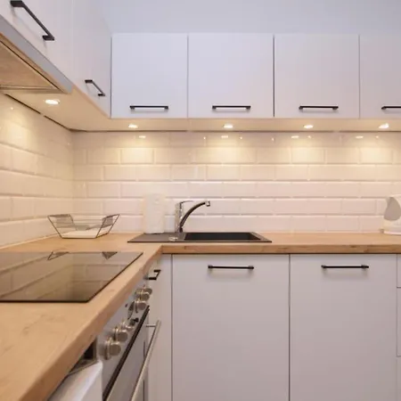 Comfortable Victus Near The Railway Station By Renters Apartmán *