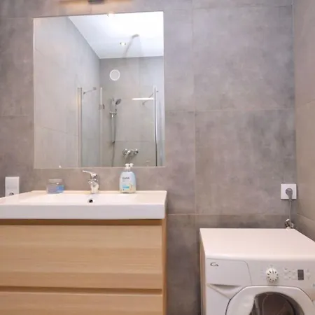 Daire Comfortable Victus Near The Railway Station By Renters *